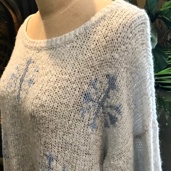 Wildfox Lennon distressed snowflake sweater - Picture 7 of 12